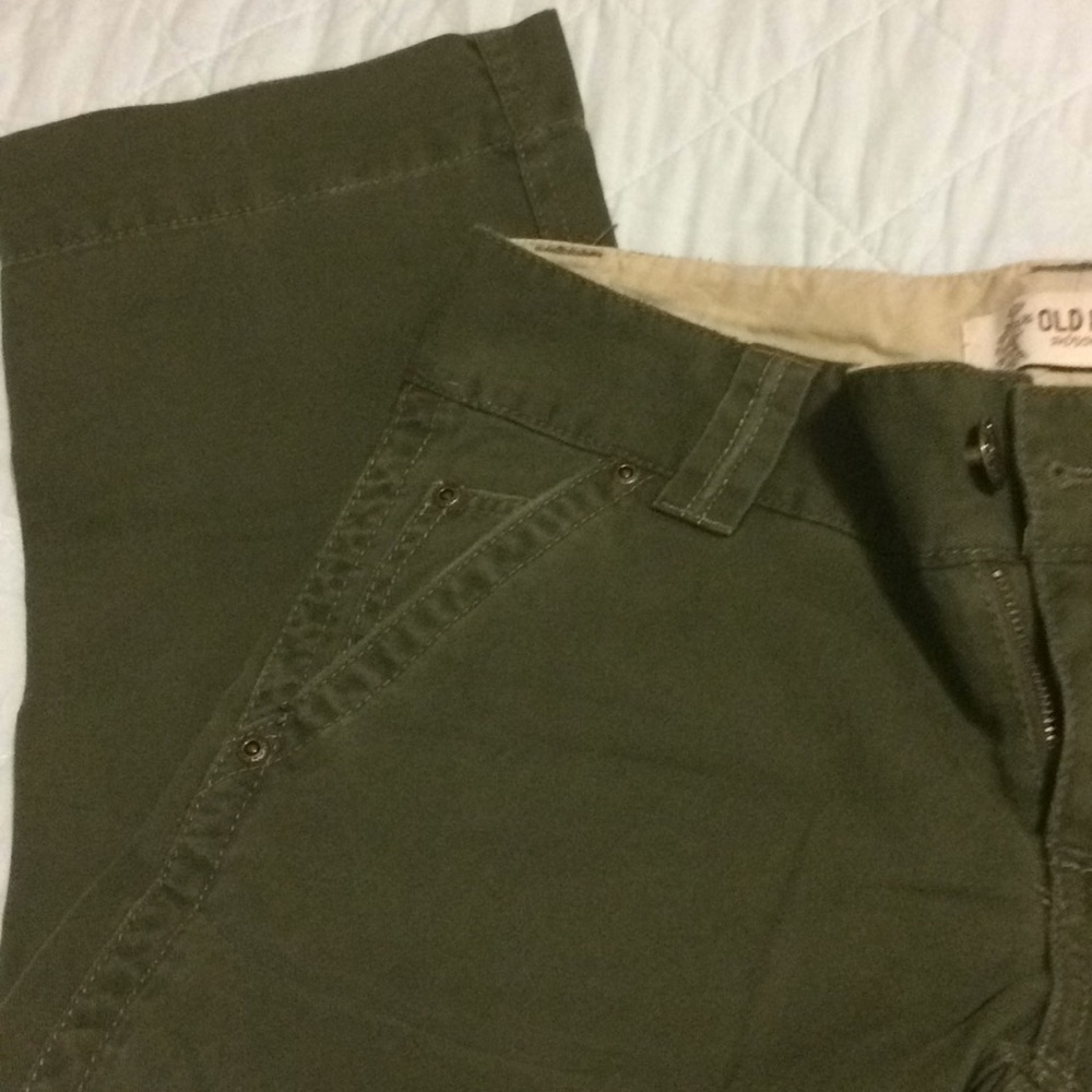 OLD NAVY low rise olive green capris new - Picture 3 of 6